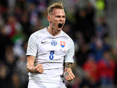 Slovakia beat Malta 3-0 to keep playoff hopes alive