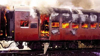 Godhra case: Gujarat HC commutes death for 11 convicts to life in prison