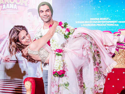 'Shaadi Mein Zaroor Aana' trailer launch in Mumbai is a hit