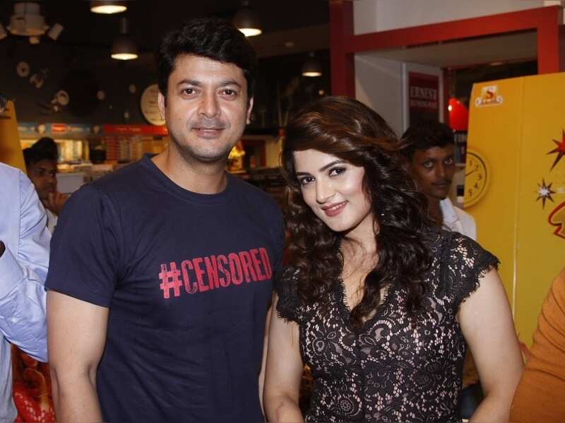 Hindi serial marathi serial hollywood serial tamil serial telugu serial punjabi serial odia serial bojhpuri serial bengali serial malayalam serial gujarati serial kannada serial konkani serial nepali serial rajasthani serial. Jio Pagla Bengali Film Download : Celebs galore at Jio Pagla music launch | Bengali Movie ...