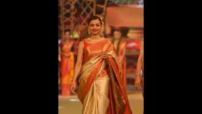 When Radhika Apte and Mamta Mohandas in saris sizzled the ramp at Kochi