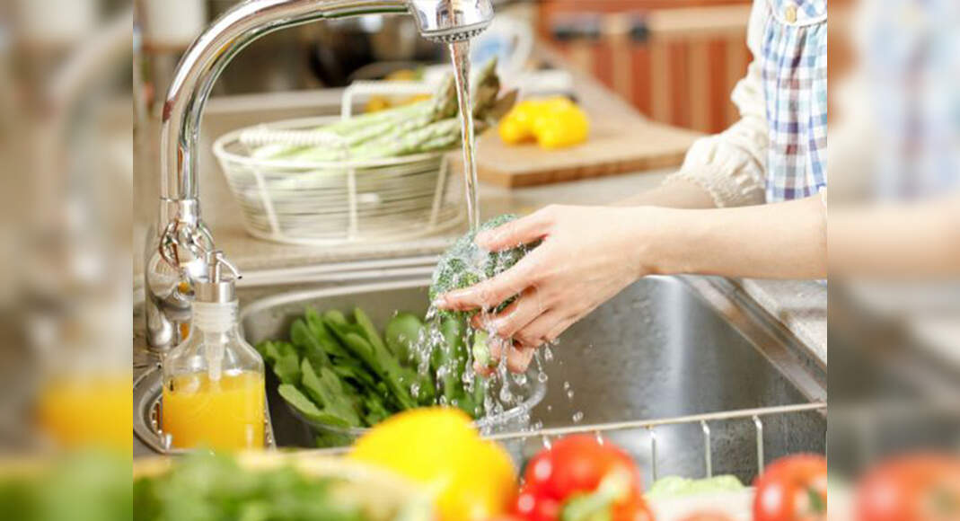 Never wash these 5 foods before cooking