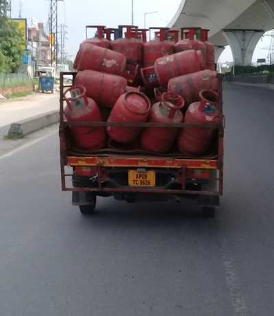 HP gas dealers do not follow the road ettiqites..