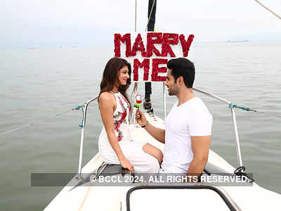 Abhishek Bajaj proposes to his girlfriend in filmi style