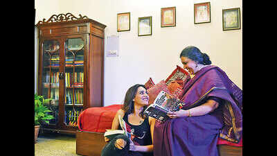 Swara & Ira Bhasker: Bookworms & filmi keedas, this DU-JNU family ...