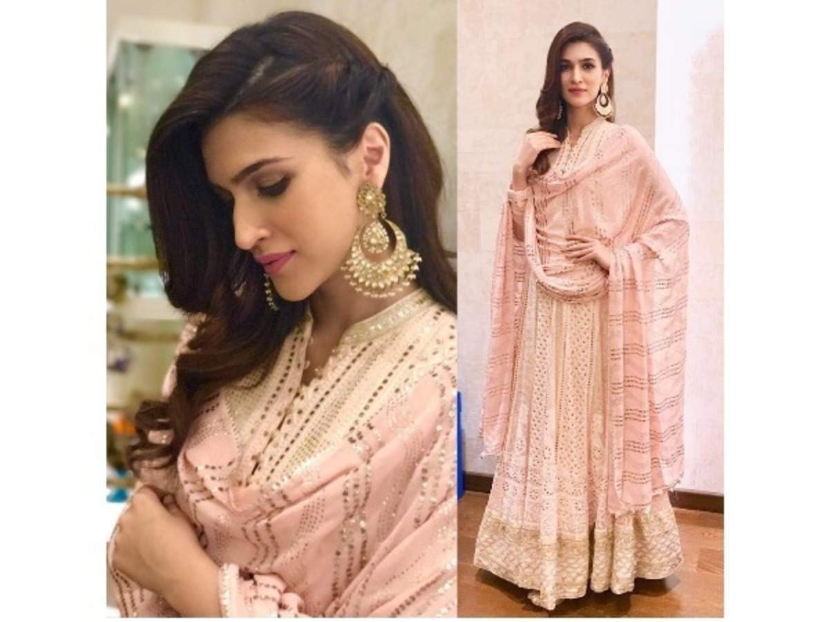 Kriti sanon shop anarkali dress