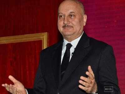 Anupam Kher pays a surprise visit to FTII, Pune to interact with students