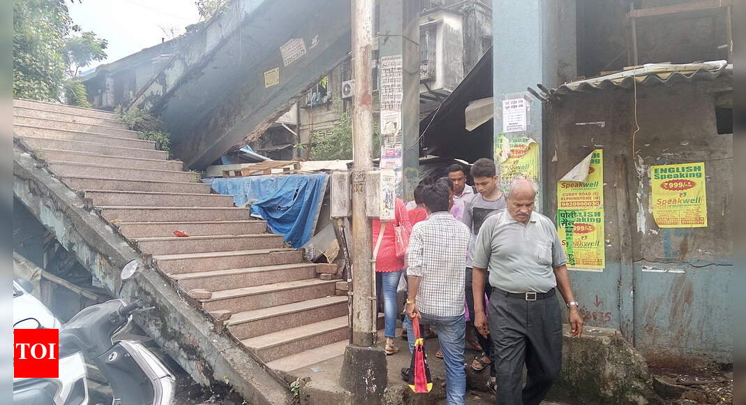 siwari partly dimolish foot over bridge - Times of India