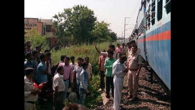 Bomb hoax call in Mumbai-bound train triggers panic in MP's Khandwa