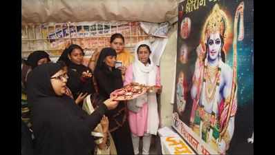 Muslim women perform aarti of Lord Rama in Varanasi