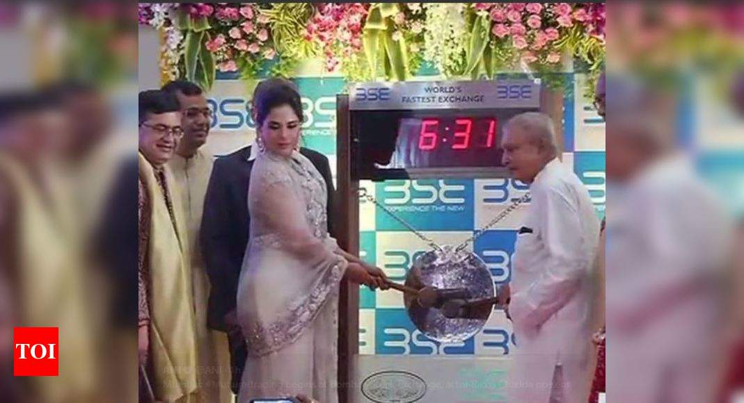 Muhurat Trading 2017 Samvat 2074 Begins On Weak Note Sensex Falls 194 Points Times Of India 