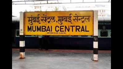 40 railway staff push back train from dead-end at Mumbai Central