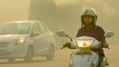 Shallow Fog Dips Visibility In Delhi, Day After Diwali | Delhi News ...