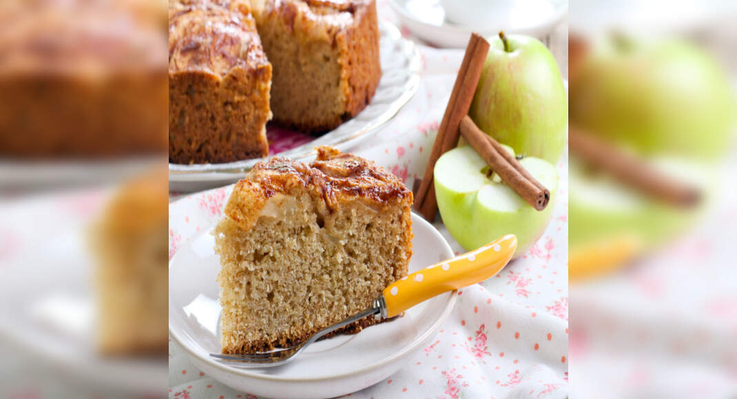 Apple Cinnamon Cake Recipe: How to Make Apple Cinnamon Cake Recipe | Homemade Apple Cinnamon Cake Re