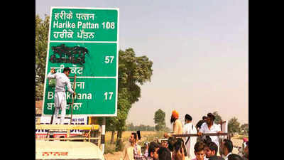 Activists deface signboards along Bathinda-Amritsar highway