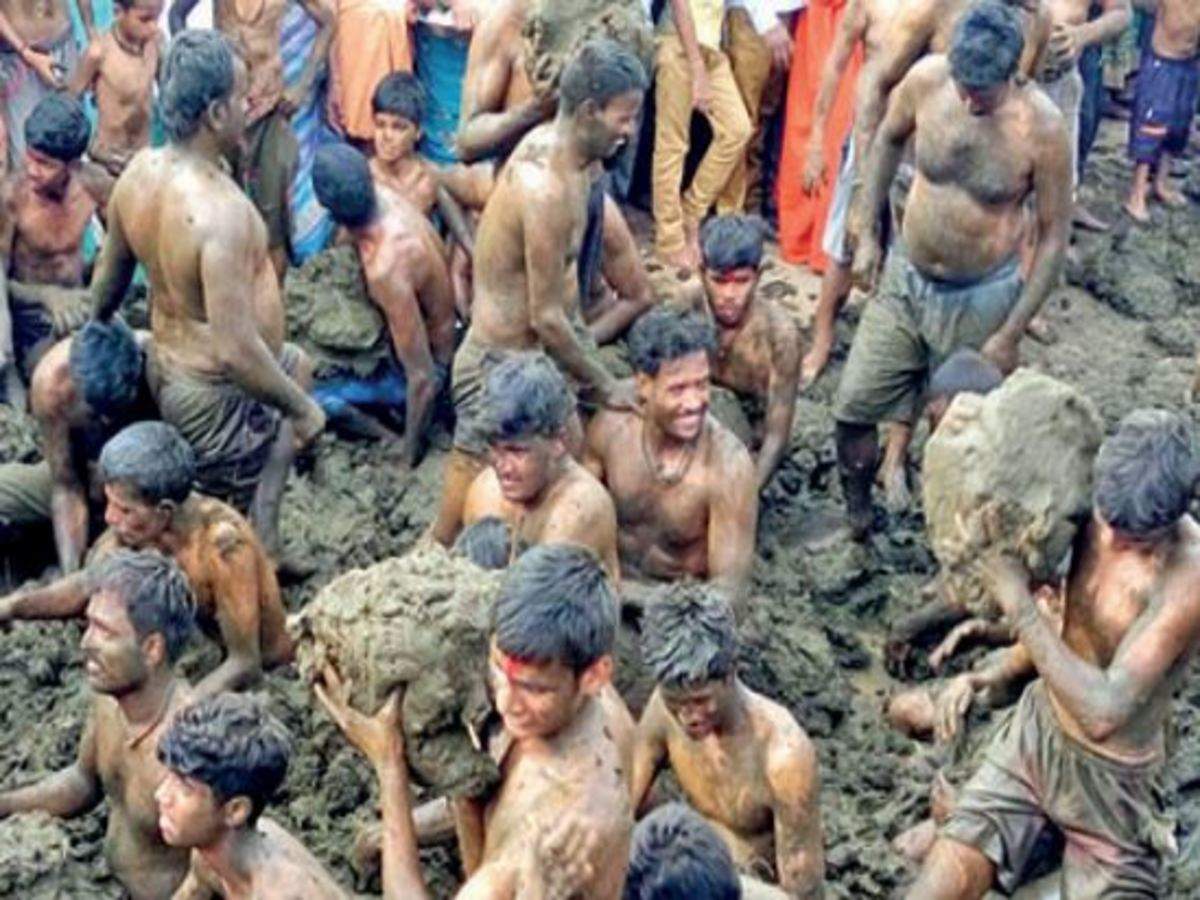 Cow Dung: Holy cow! villagers cast away evil spirits with dung | Erode News  - Times of India