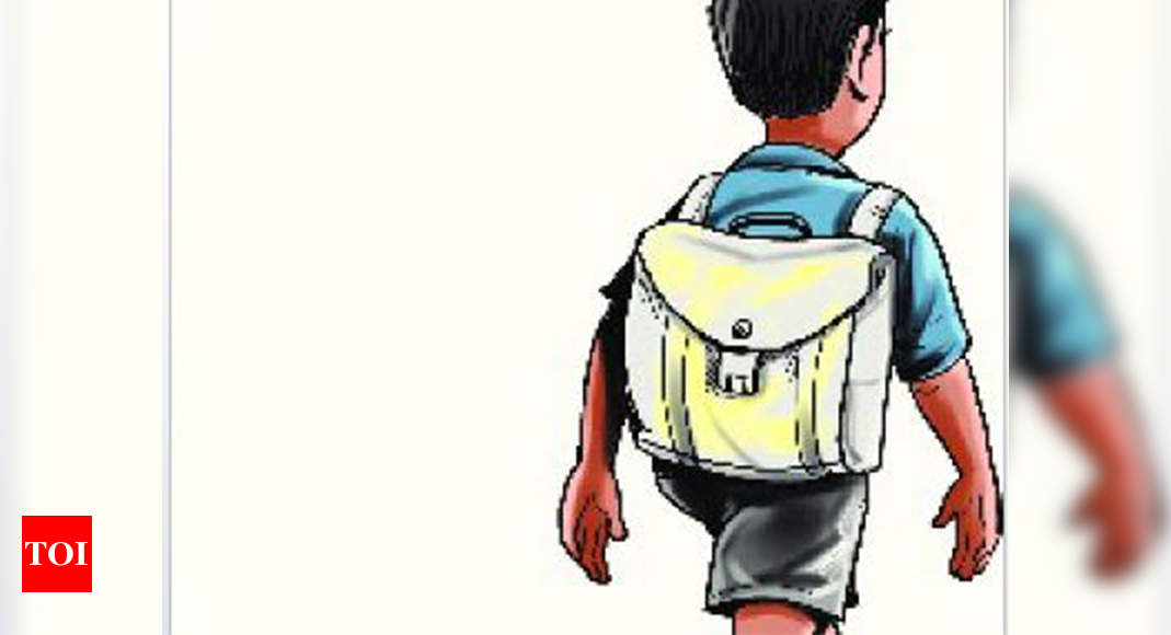School Season Starting School Go To School Student, School, Carrying,  Schoolbags Illustration Background And Wallpaper For Free Download -  Pngtree | Kids going to school, School illustration, Student cartoon