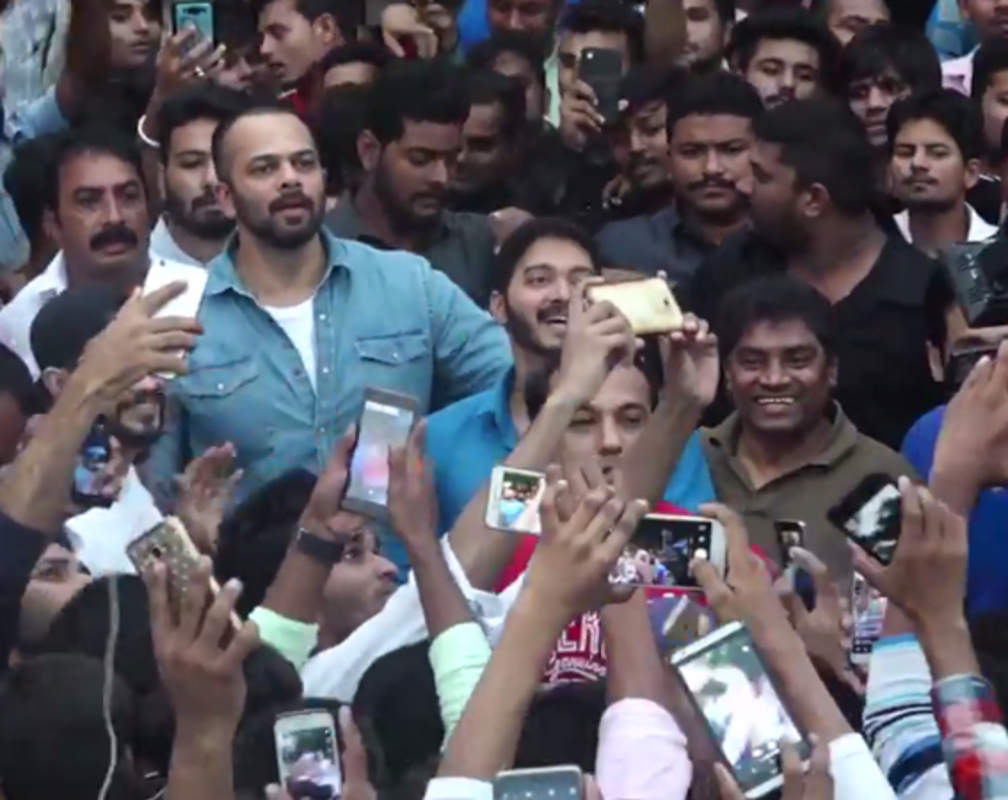 
Fans greet ‘Golmaal Again’ cast at single screen theatre in Mumbai
