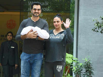 Esha Deol and Bharat Takhtani blessed with a baby girl