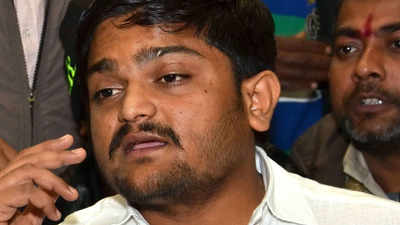 Watch: Hardik Patel enters the hotel and leaves allegedly after meeting Rahul Gandhi