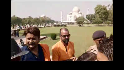 Activists of Hindu Yuva Vahini recite Shiv Chalisa in Taj Mahal