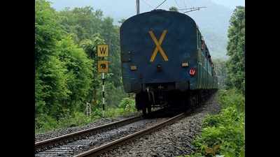 Alert guard saves TN train from `derailing'