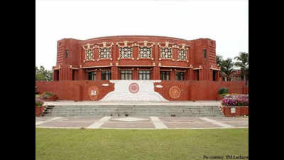 IIM Lucknow signs MoU with Axis bank