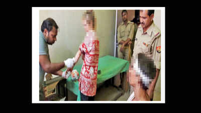 Swiss couple attacked in UP's Fatehpur Sikri, Sushma Swaraj seeks report