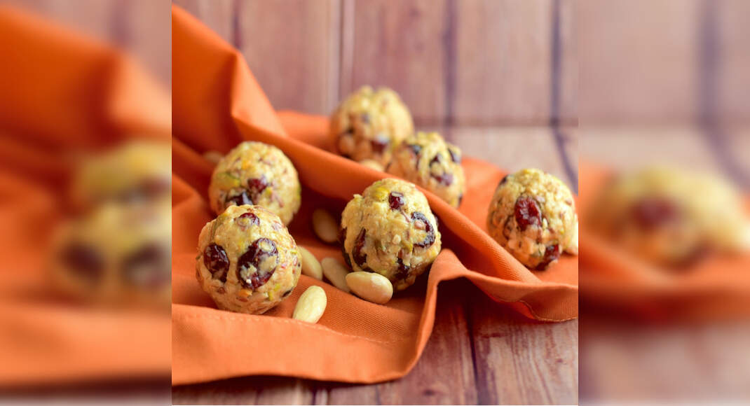 Honey and Oatmeal Balls Recipe: How to Make Honey and Oatmeal Balls Recipe | Homemade Honey and Oatm