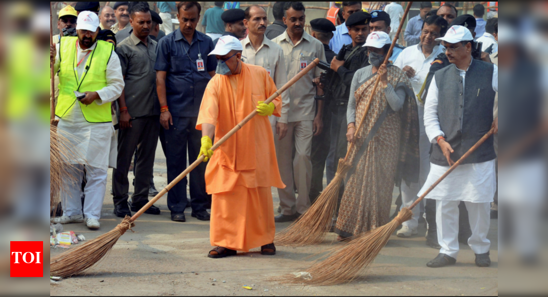 Yogi Adityanath Taj Mahal Visit Swachh Bharat And More As Yogi Visits Taj Mahal Calls It A Gem Agra News Times Of India