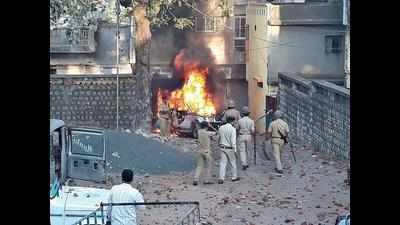 Mob attacks police station in Dahod village, one dies in firing