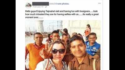 Agra’s tour guides warn foreign tourists about selfie seekers
