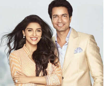 Asin's pregnancy photoshoot with her hubby Rahul Sharma goes viral
