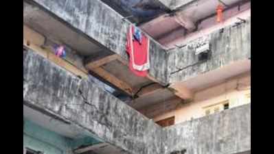 Dombivli building sinks 15 inches, residents flee