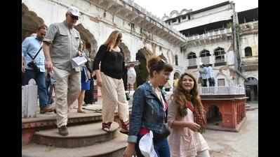Experts trip on city history at ‘Heritage walk’ in Bhopal