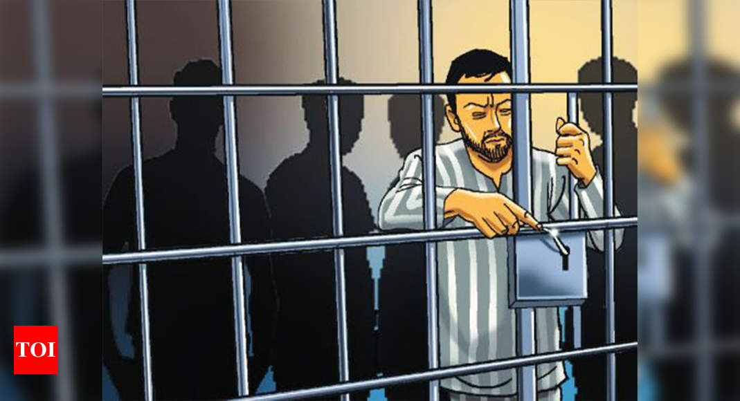 A prisoner escapes from prison. Escape the criminal. Prison cell
