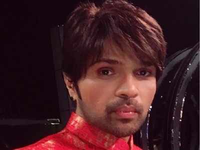 Himesh Reshammiya celebrates his 45th birthday in Japan with a rocking show  and a minihoneymoon with his wife Sonia  Bollywood News  Bollywood  Hungama