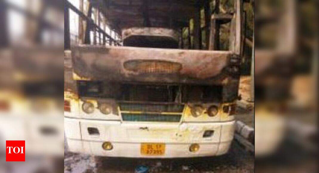 School Bus: School bus catches fire in Delhi, kids rescued | Delhi News ...