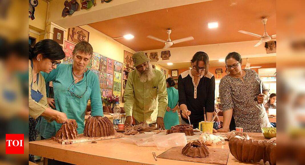 Citizens experiment with clay at workshop