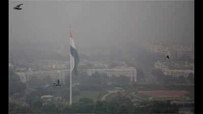 Delhi in fog envelope, no fresh air in sight