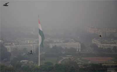Delhi in fog envelope, no fresh air in sight