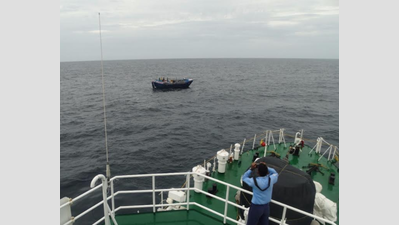 Coast Guard rescues seven stranded TN fishermen