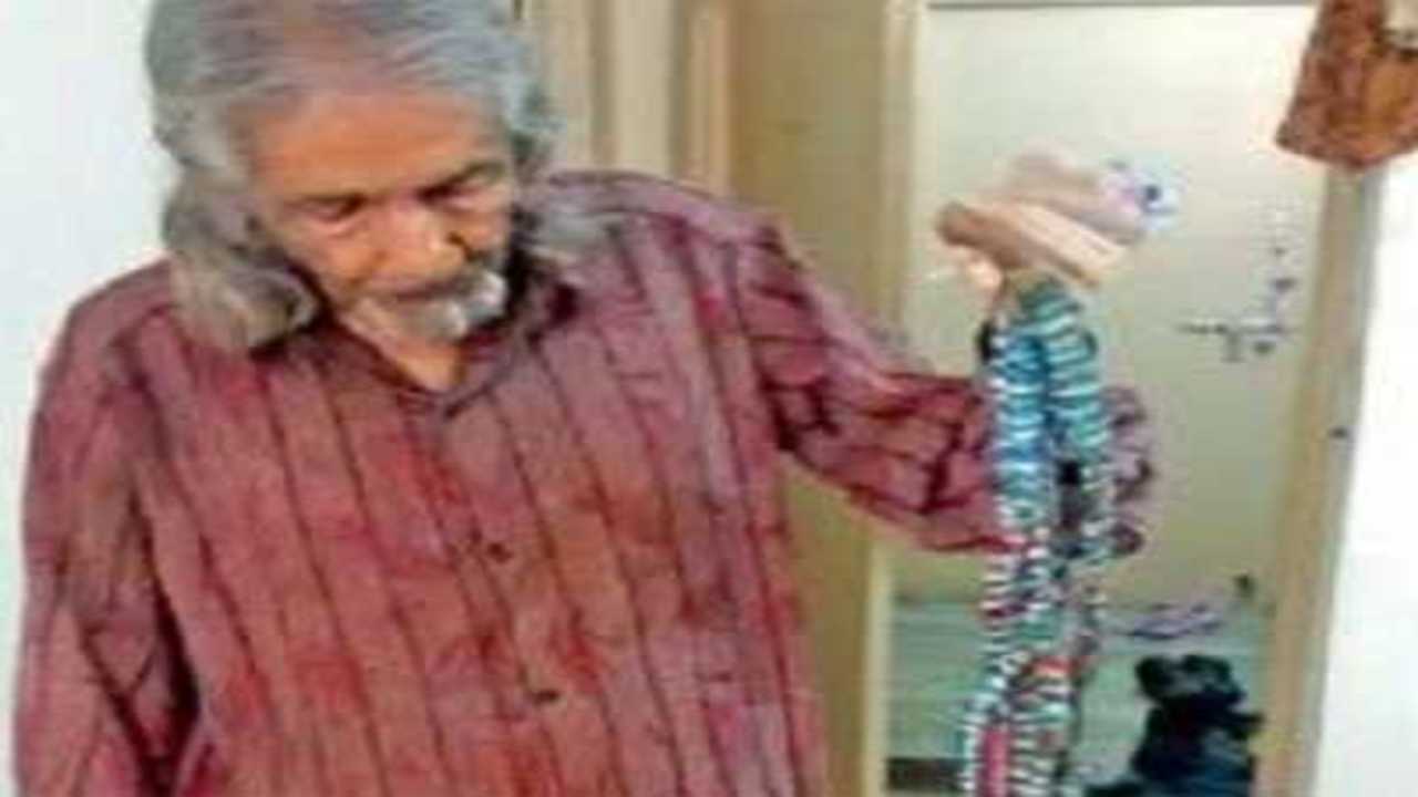 Cutting The Longest Nails After 66 Years - Guinness World Records | After  growing his amazing nails for 66 years, Shridhar finally got them cut in  New York City - and had