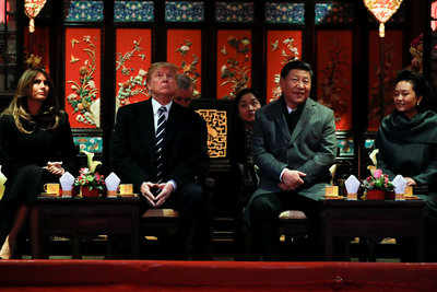 Trump, Xi walk through Forbidden City