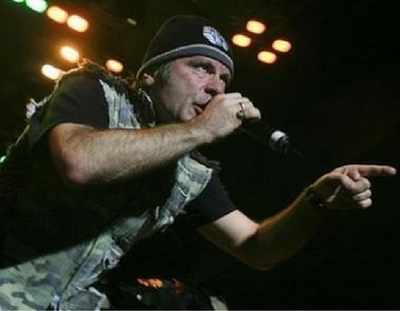 Iron Maiden singer Bruce Dickinson writes autobiography - Times of India