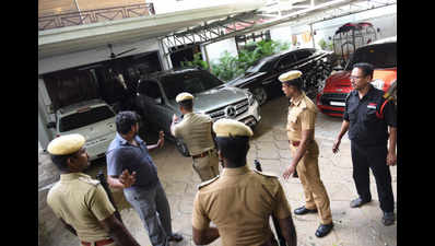 I-T searches continuing at Jaya TV office and on premises of Sasikala family members for second day