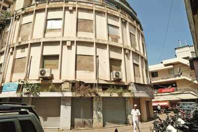 Shrungar Shopping Complex Small Shops Take A Beating As Iconic