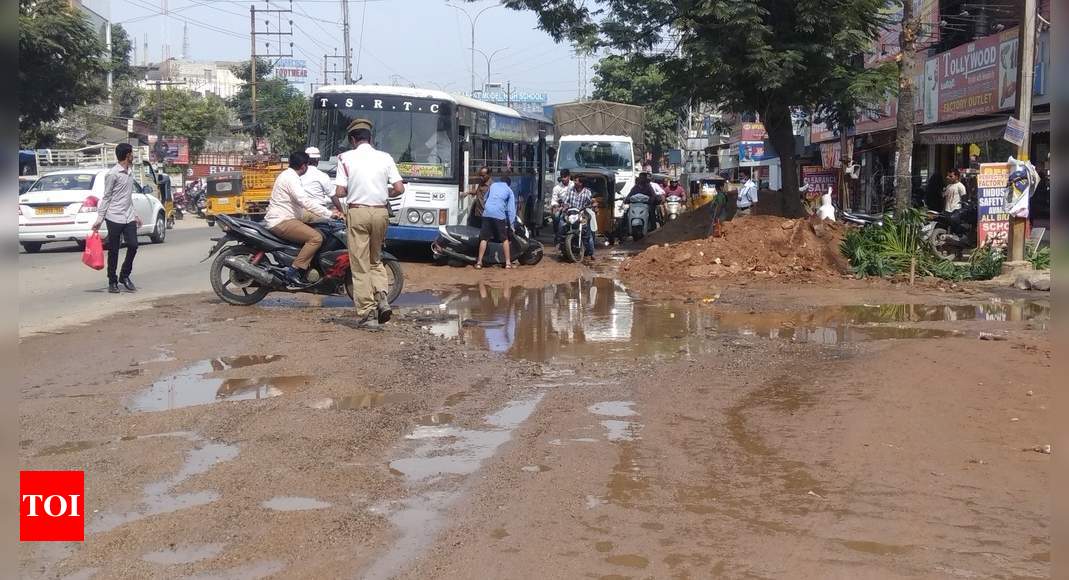 Muddy road at Nacharam to Habsiguda - Times of India