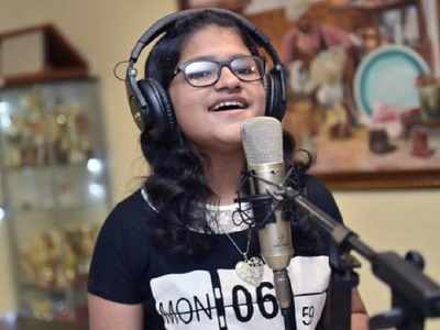 Indian girl trying to sing songs in 85 languages for Guinness