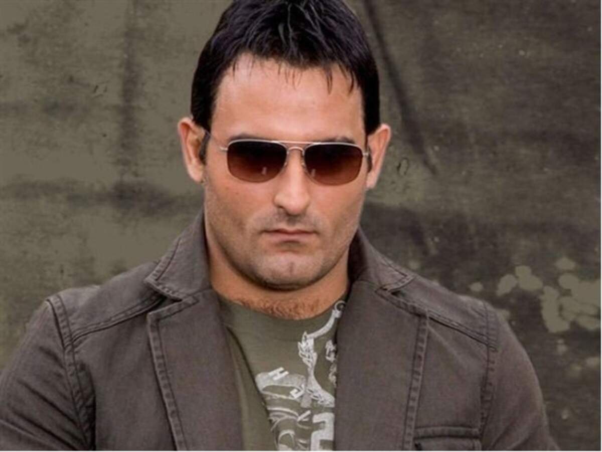 Akshaye Khanna Ittefaq poster: Akshaye Khanna faces heat from Delhi's health department for seen smoking on 'Ittefaq' poster Akshaye Khanna Ittefaq poster: Akshaye Khanna faces heat from Delhi's health department for seen smoking on 'Ittefaq' poster